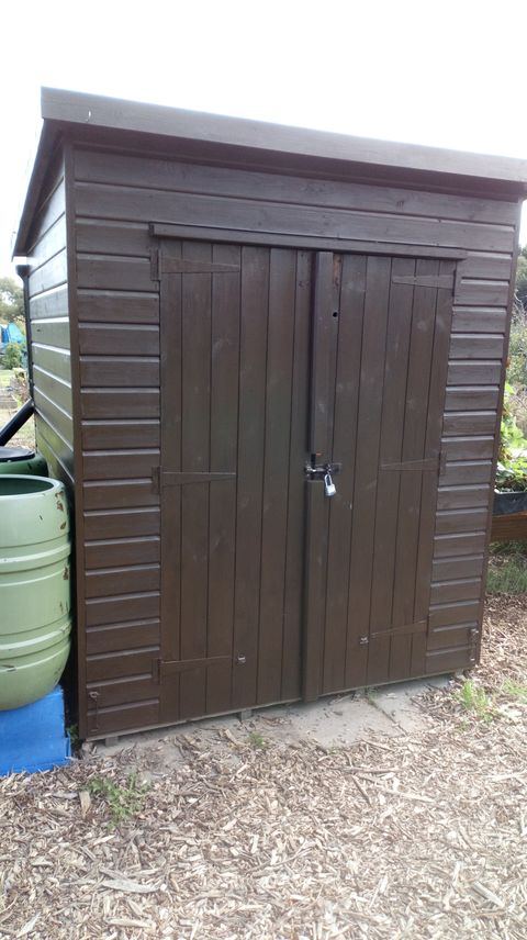 Gosport Community Gardeners - Shed re-painted, Sep 20.
